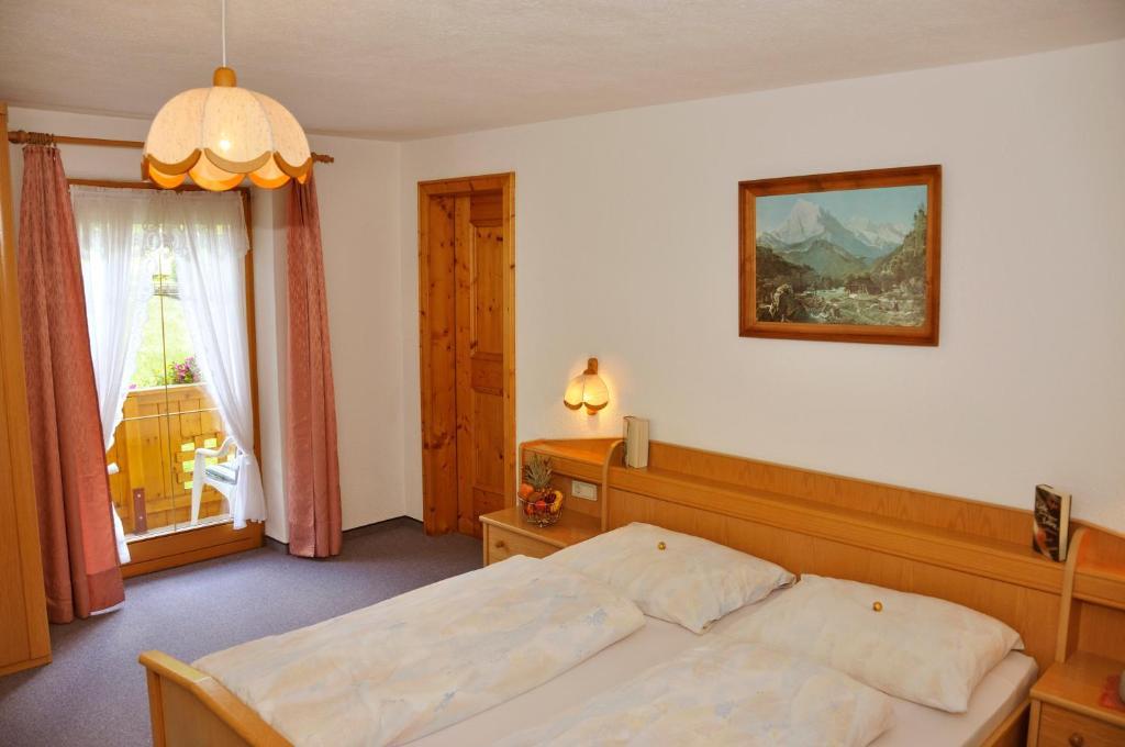 Hotel Haus Alpenruh St. Leonhard im Pitztal Zimmer foto